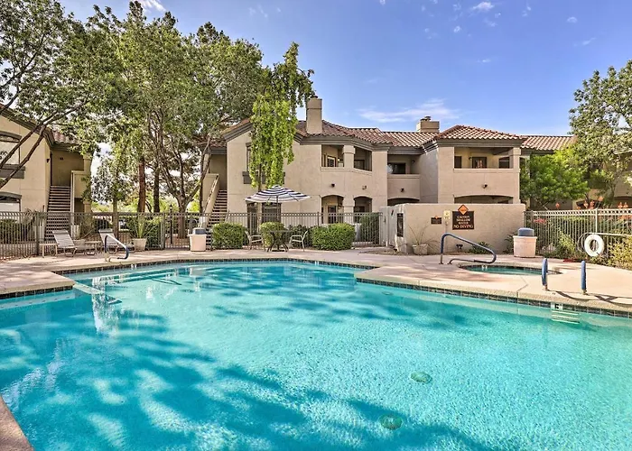 Holiday home Steps To Pool! Family-friendly Retreat