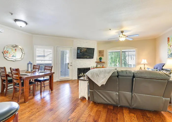 Steps To Pool! Family-friendly Retreat Holiday home *